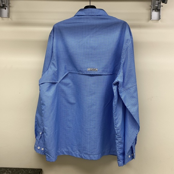 Fly fishing shirt in excellent condition. Never worn. - Picture 2 of 5